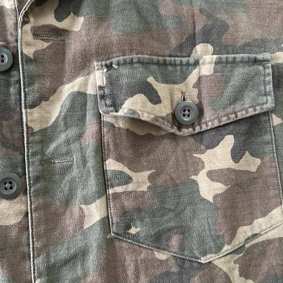 American Eagle camouflage shacket size LT - Picture 2 of 5